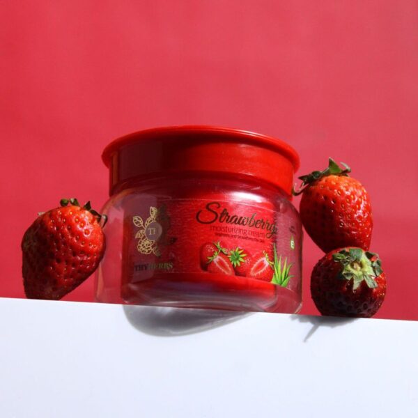 strawberry face moisturising